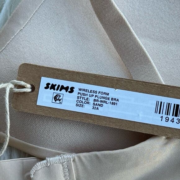 Skims Wireless Form Pushup Plunge Bra Sand Size 32A - Picture 6 of 6